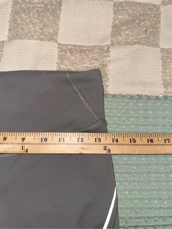 Lululemon Base Pace High-Rise Reflective Short 8" Gull Grey size‎ 8 - Image 3