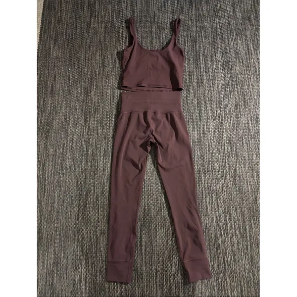 Vuori Daily Crop Tank Top and Daily Leggings Set Ruby Red - Image 2