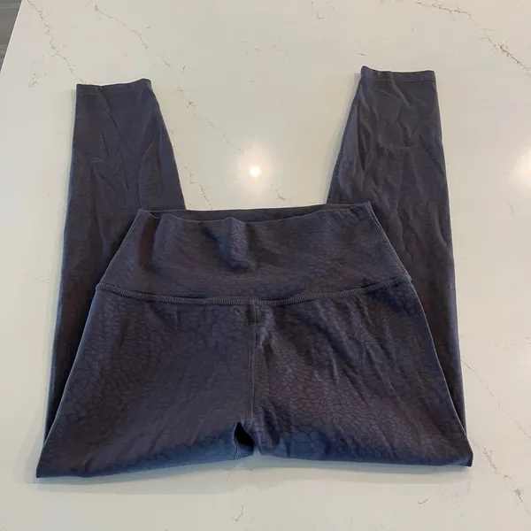 Beyond Yoga High Waisted Midi Leggings in Shadow Grey‎ Size Medium - Image 5