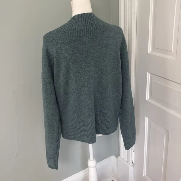 Evereve Sweater Size Small Teal Green Soft‎ V-Neck Size Small - Image 3