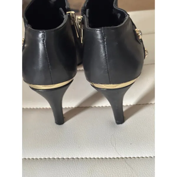 Vince Camuto Black Leather Ankle Booties Gold Hardware Stiletto Heel Size 7M - Image 3