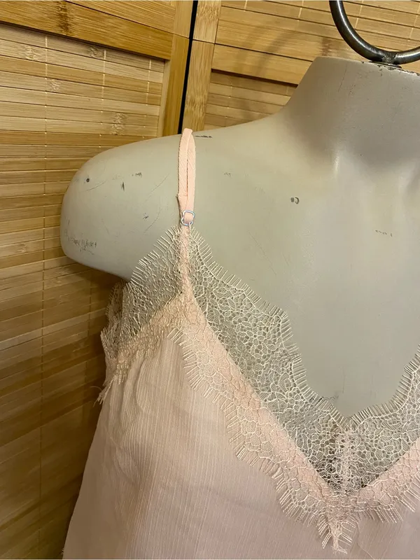 Loft Women's Pink Lace Trim Cami camisole Lace v-neck Tank Top new medium - Image 2