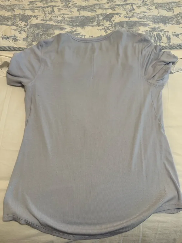Lululemon shirt - Image 3