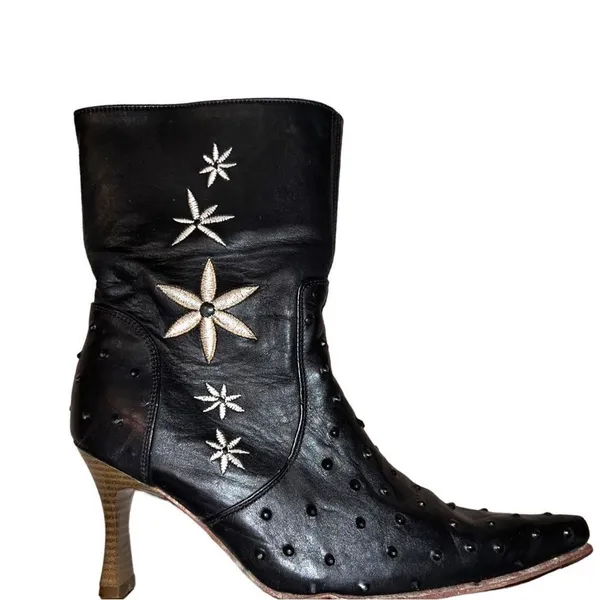 El Canelo lady’s black booties with cream flowers on side. - Image 4