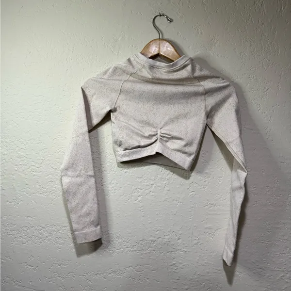 GymShark Crop Top Athletic Top - Size XS Color: Creamish Color - Image 2