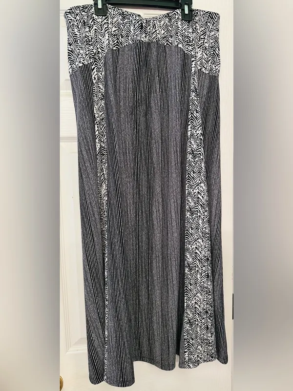 Black and White Patterned Maxi Skirt Size XL - Image 2