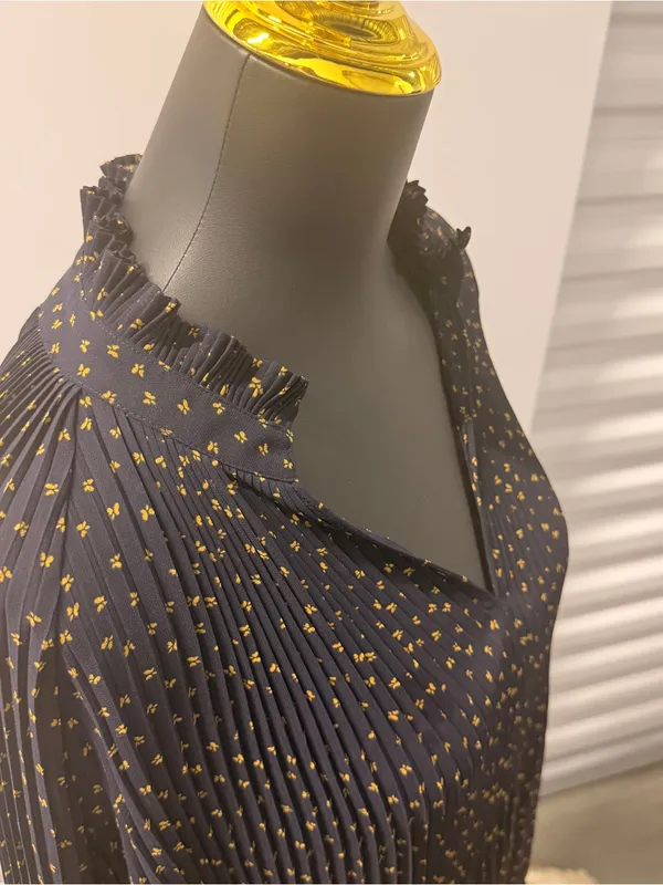 Ann Taylor Navy Gold Pleated Floral Blouse Medium Long Sleeve V Neck - Image 7