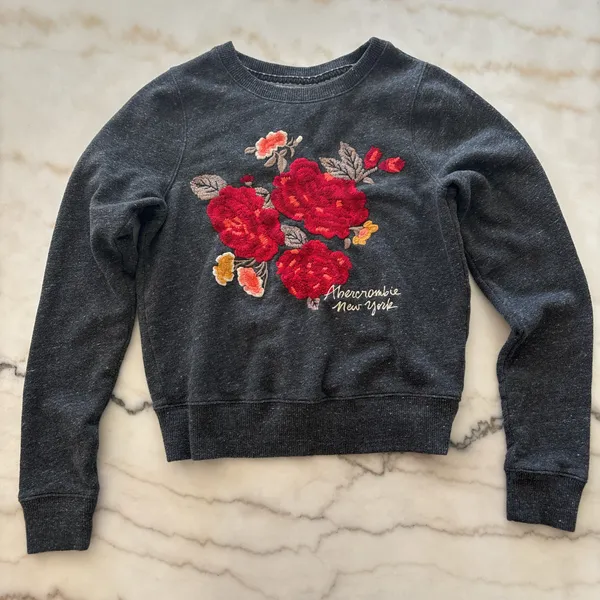 Abercrombie & Fitch Gray Sweatshirt Floral Embroidered Rose Y2K size XS - Image 2