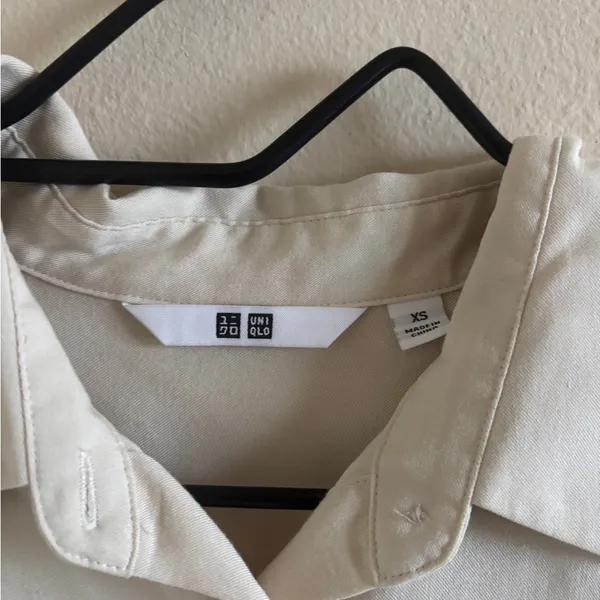 Uniqlo Off-White Button Down Shirt - Image 3
