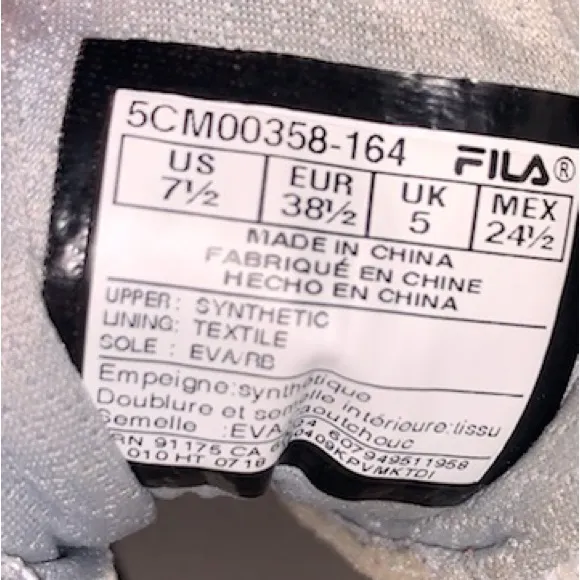 Fila sneakers size 7.5 women’s in white - Image 7