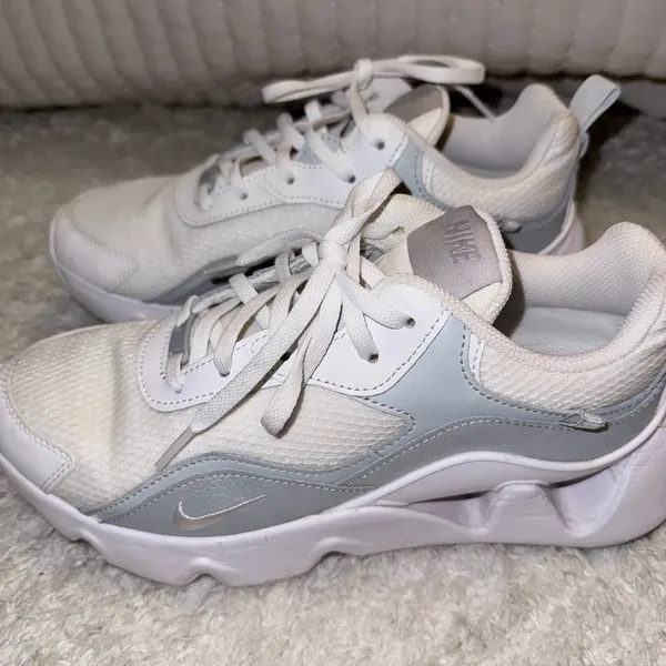 Nike RYZ 365 2 White Metallic Platinum (Women's) - Image 4