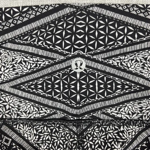 Lululemon Leggings Womens 4 Black Floral Geometric High Rise Ankle Yoga Pants - Image 2