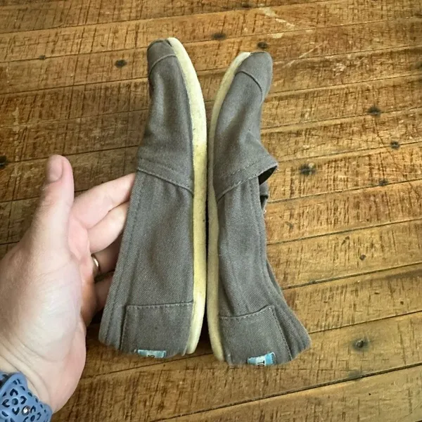 Tom’s minimalist gray slip on normcore size 8 shoes - Image 4