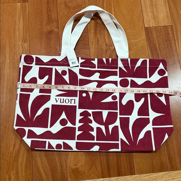 NWT Vuori Holiday Bag Strawberry‎ - Limited Edition - Image 5