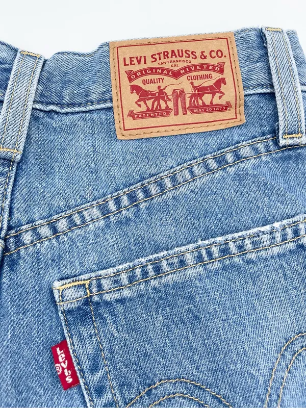 Levi's High Waisted Mom Shorts Size 24 Distressed Denim Cotton Frayed Hem Retro - Image 9