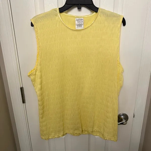 Sleeveless yellow blouse - Image 2
