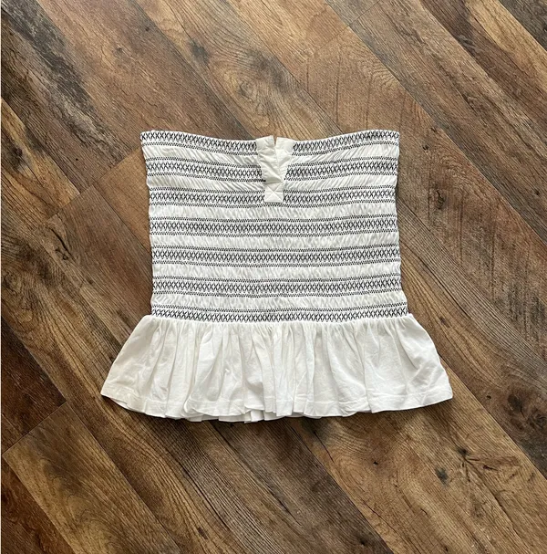 Maeve/ Anthropologie Smocked Split Tube Top white with ruffle hem black smocking - Image 4