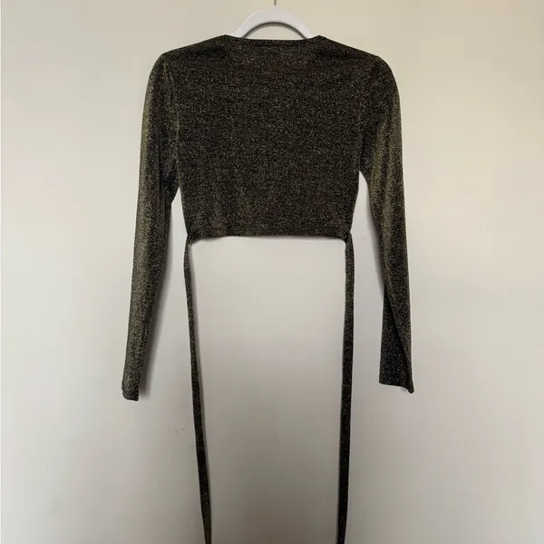 Reformation Black and Gold Long Sleeve Crop Top - Image 5