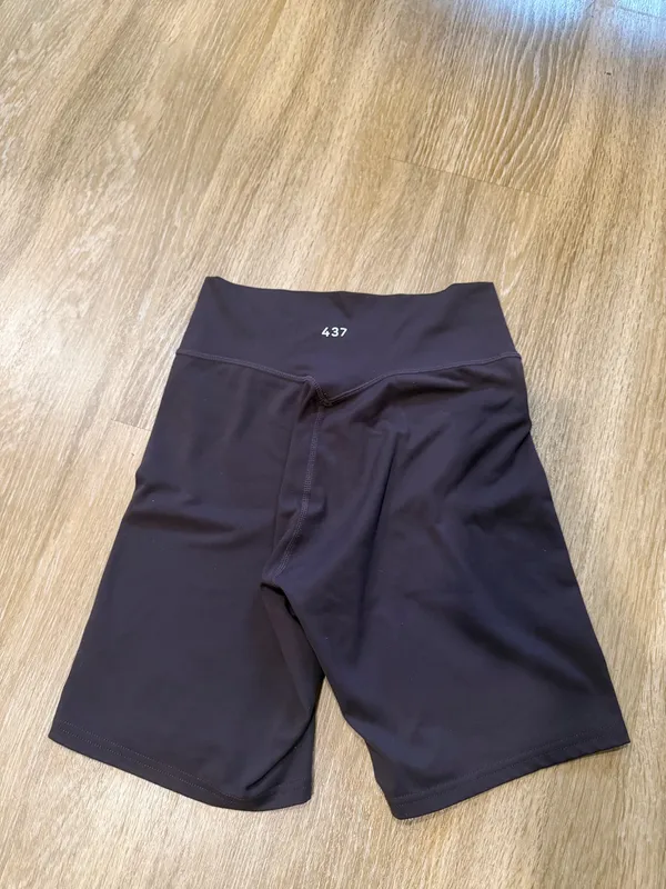 437 The V Short - Image 4