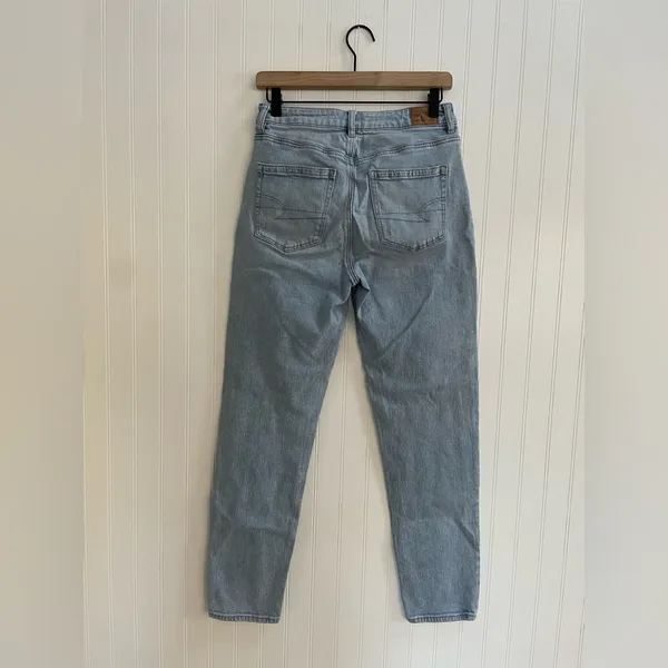 AMERICAN EAGLE Women’s AE Strigid Mom Jean in Blue Breeze Wash Denim Size 4L - Image 7