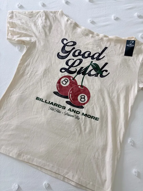 Hollister Oversized Off-Shoulder Graphic Tee - Image 4