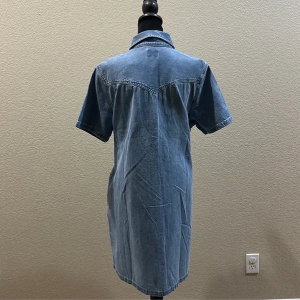 Levi's Large button up dress - Image 3