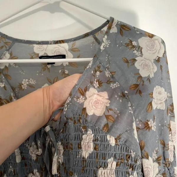 AMERICAN EAGLE Smocked Floral Blouse Blue Cream Ivory Long Sleeve Boho Peplum XS - Image 7