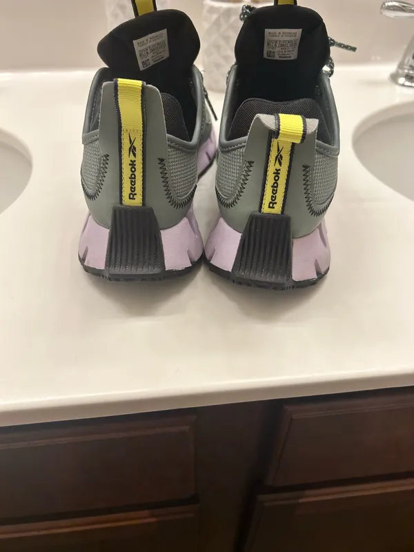 Ladies Reebok Shoes - Image 5