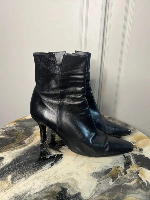 Stuart Weitzman Vintage Black Leather Heeled Boots - Image 3