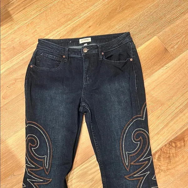 Shyanne Women'S Dark Wash Mid Rise Embroidered Flare‎ Jeans 31 - Image 4