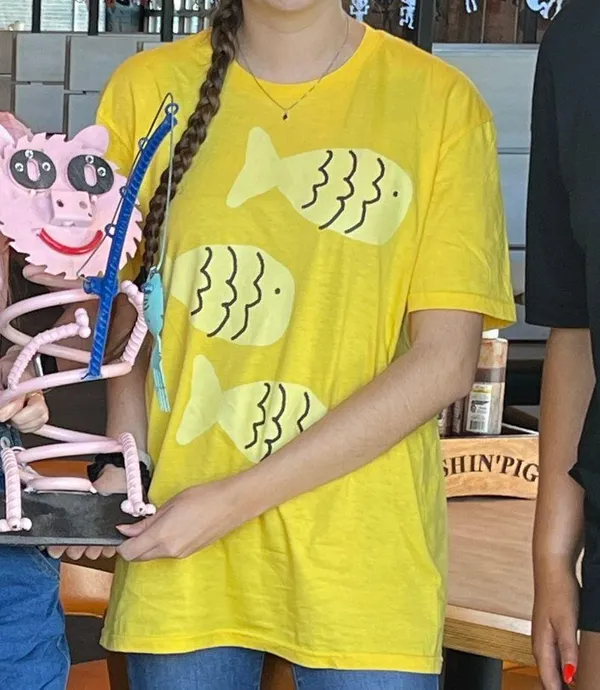 3 Yellow Fish TShirt Size M - Image 2