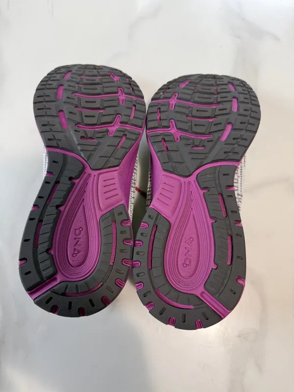 Brooks Gray and Pink Women's Running Sneakers - Image 7