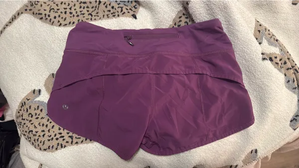 Lululemon Shorts 2.5" Low-Rise Speed Up - Image 2
