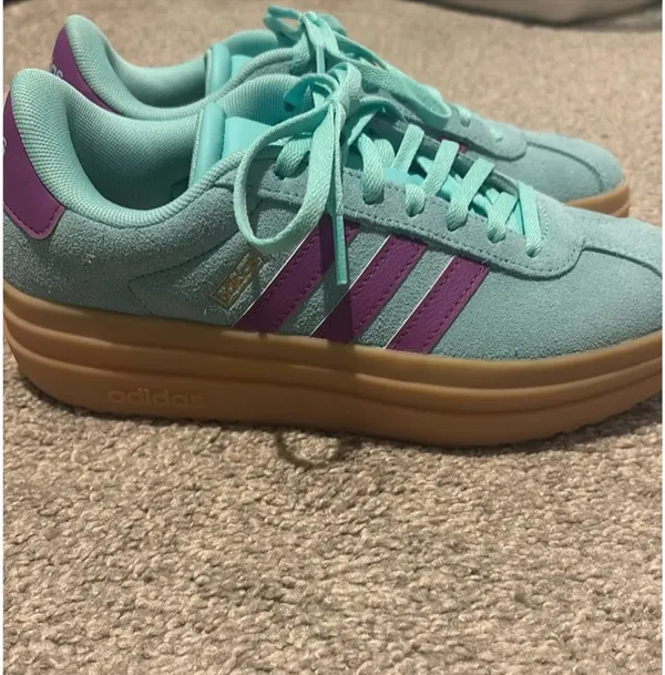 Adidas Tennis Shoes - Image 3