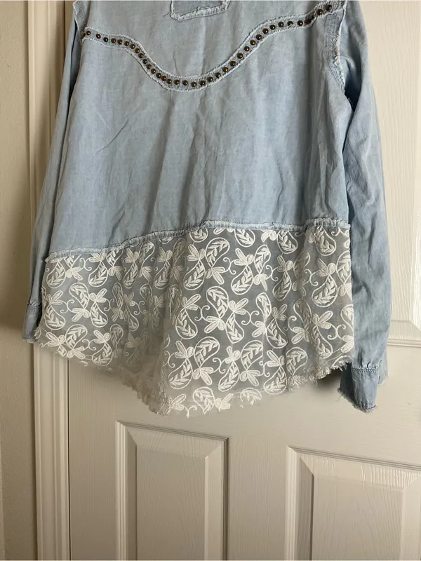 POL Light Wash Denim Button Down Top Shirt Studded Western Lace Trim Small S - Image 9