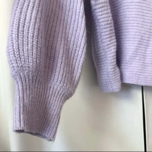 Light Purple Bishop Collar Oversized Valentine's Day Sweater Size Small - Image 4
