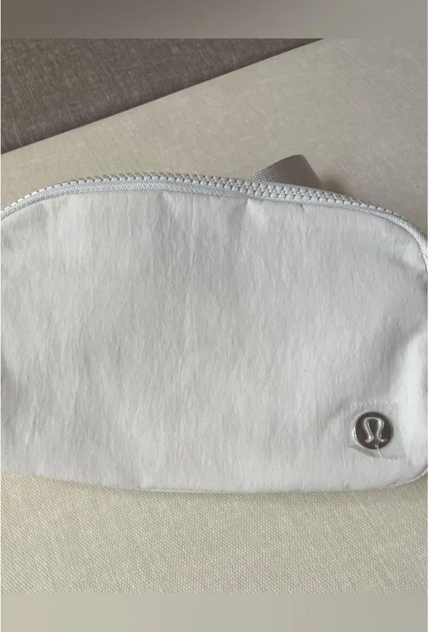 Lululemon Everywhere Belt Bag 1L - White Opal - Image 3