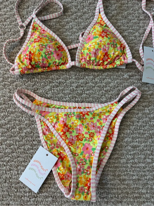 NWT Dippin' Daisy's Floral Bikini Set - Image 5