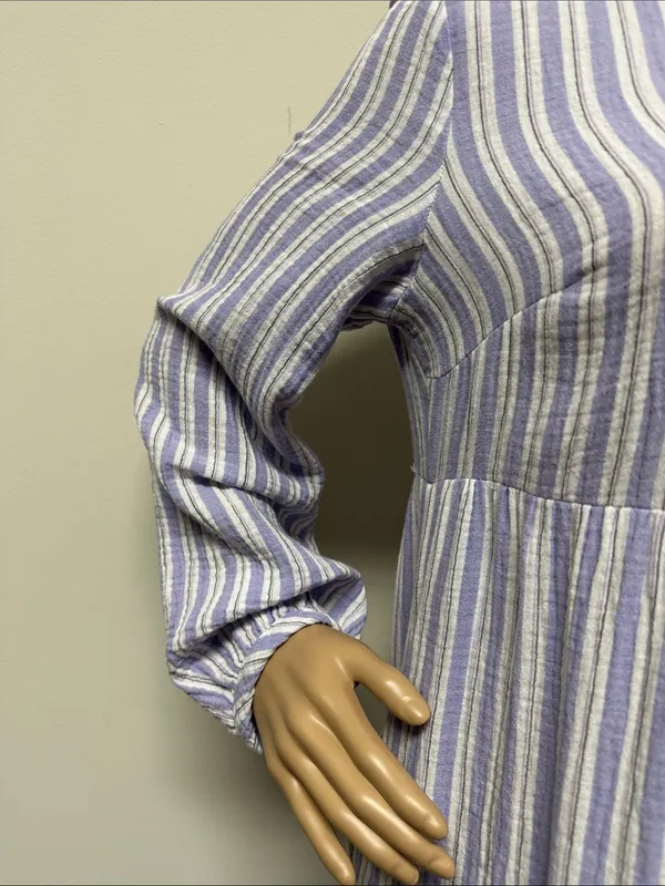 New Universal Thread Blue & White Striped Long Sleeve V-Neck Tiered Maxi Dress S - Image 4