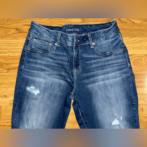 Maurices Distressed Cropped Cuffed Jeans Women’s Size Medium Regular - Image 3