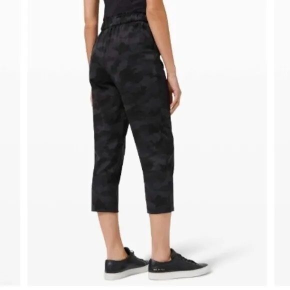 Lululemon Stretch High Rise Pants Crop 23" Sz 8 Heritage 365 Camo Deep Coal - Image 11