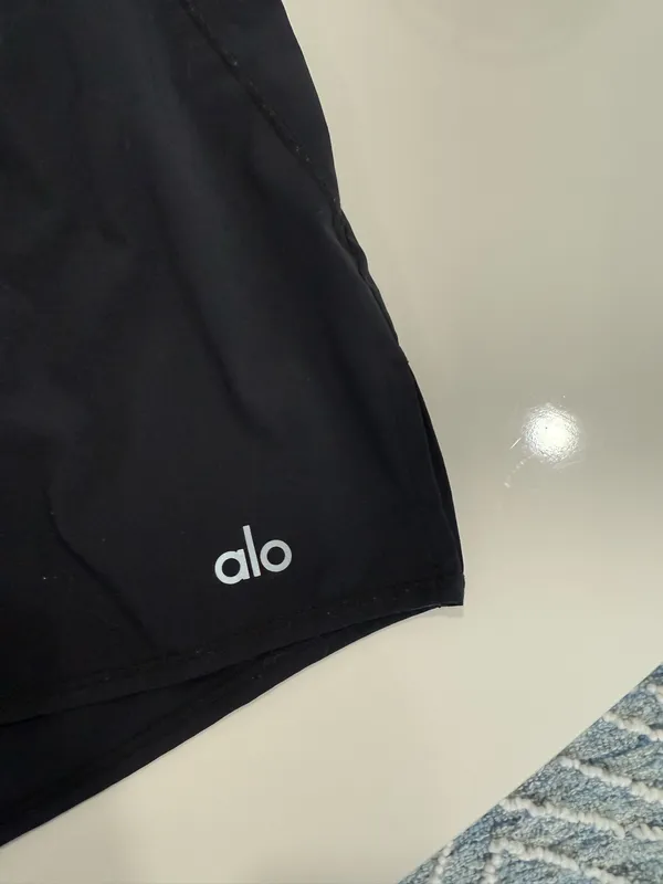 Alo yoga shorts - Image 2
