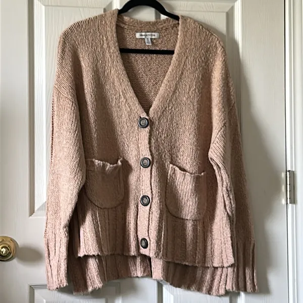 Urban Outfitters Women’s Slouchy Tan Button Front‎ Cardigan w/Pockets Size Med - Image 2