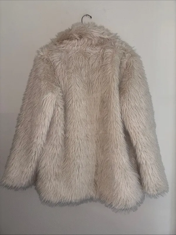 Simplee Cream Color Faux Fur Coat Size‎ Medium - Image 2