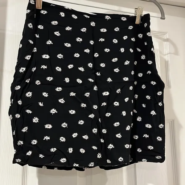 Abercrombie Black Daisy Mini Skirt With Side Slit • NWT - Image 2
