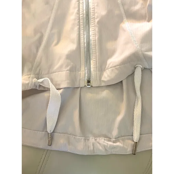 Lululemon Transition Jacket in Cream size 4 - Image 7