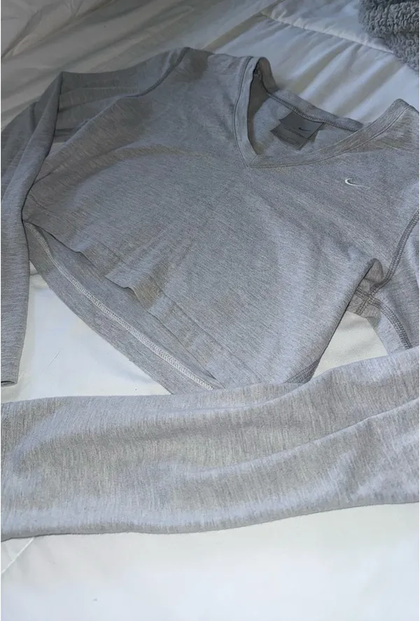 Cropped Nike Long Sleeve - Image 3