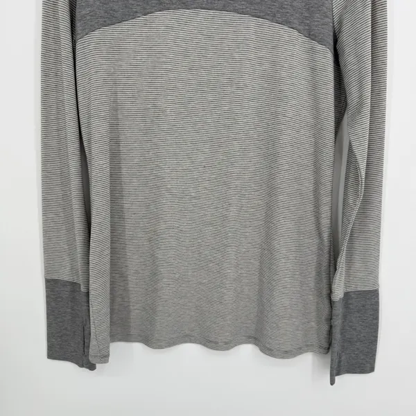 Toad&Co Swifty Long Sleeve Tunic Medium Gray Striped Thumbhole Hiking Gorpcore - Image 3