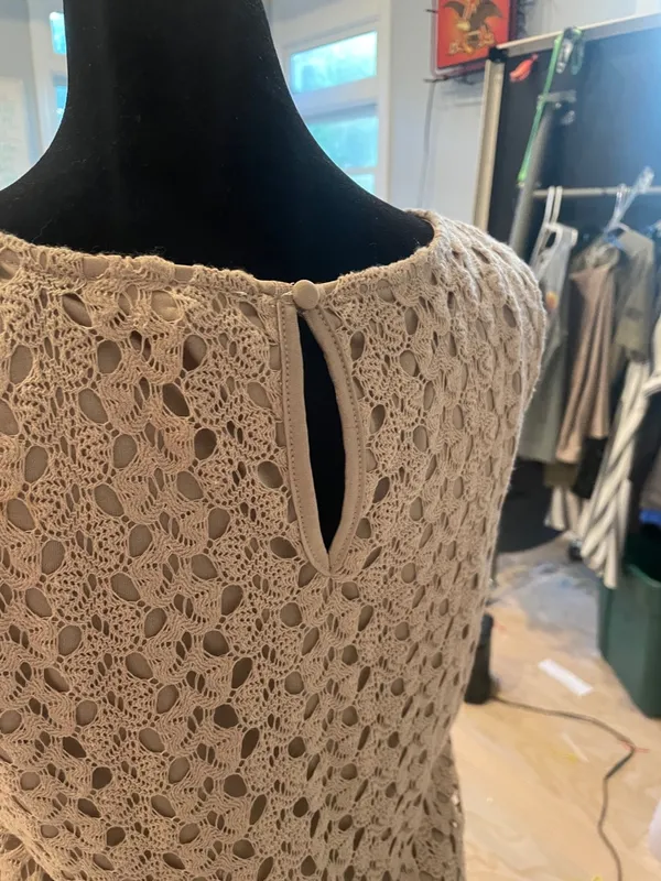 Kori lace Sleeveless Shift Dress in Taupe - Image 4