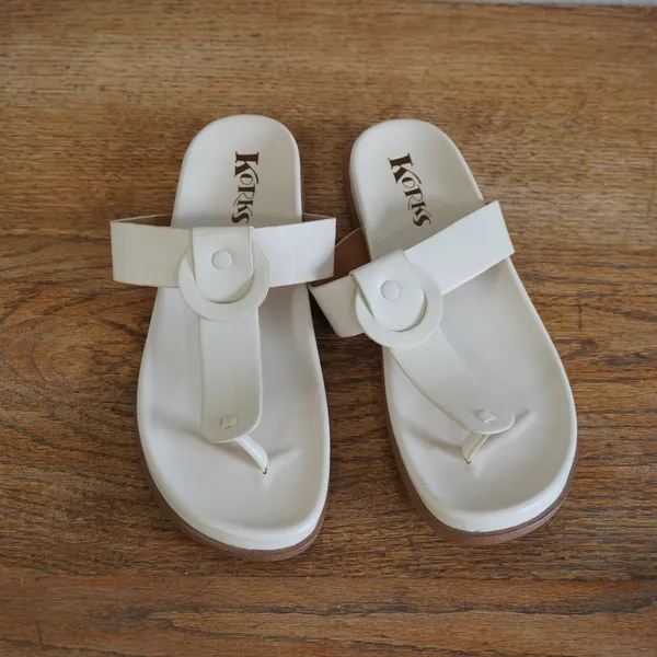 Korks White Thong Sandals Flat T-Strap Slide Shoes Womens 9M Minimalist Vacation - Image 2